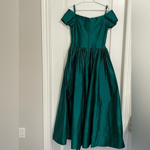 VICTORIANA ball gown size 10. Vintage.  100% silk - Picture 2 of 3